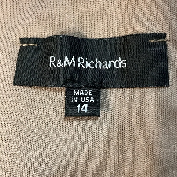 R&M Richards Women’s 14 Lacy Sequins Shimmery Gold Colored Lined Sleeveless Top - Picture 6 of 8